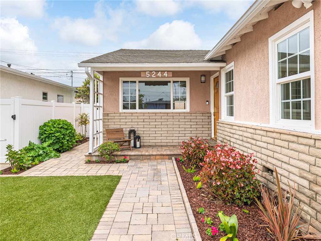 5244 W 137th Place