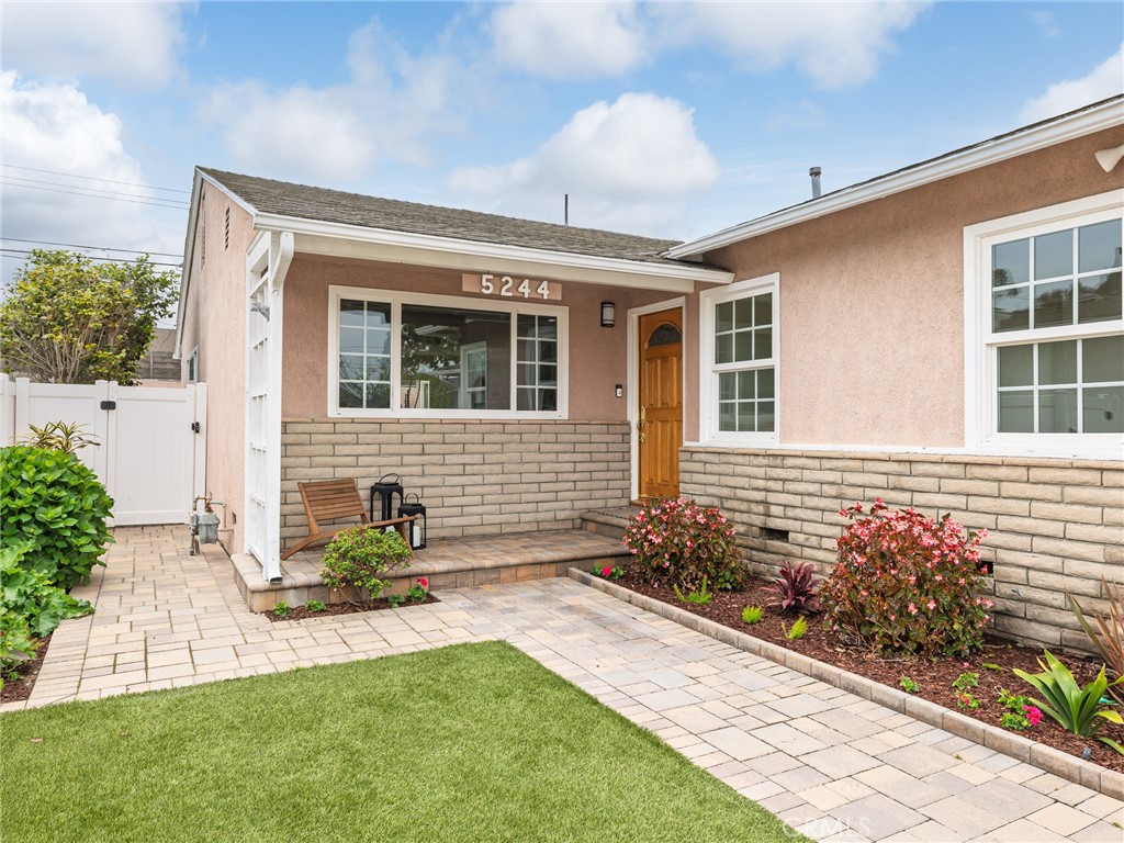 5244 W 137th Place