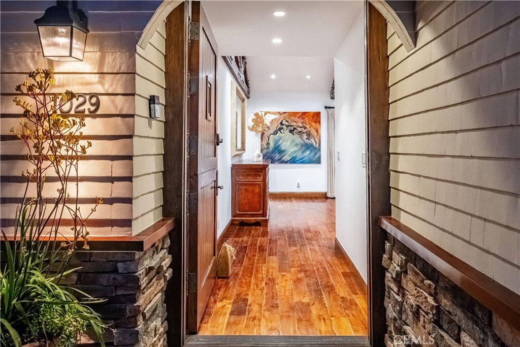 1029 E Acacia