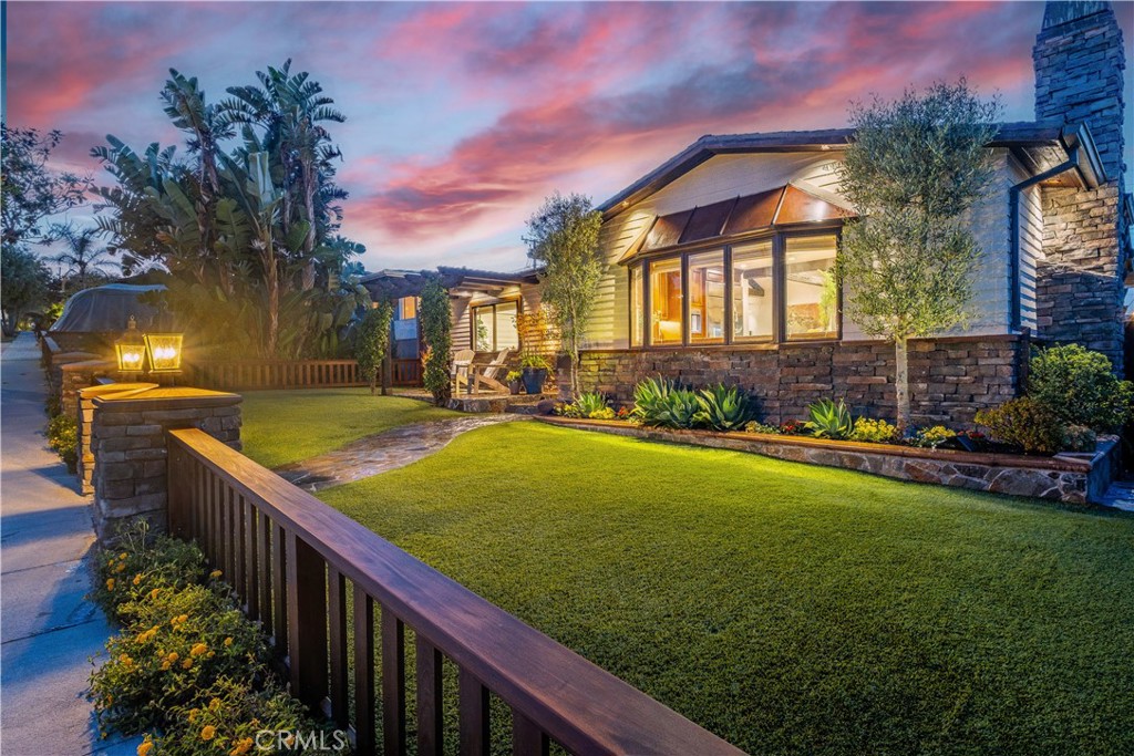 1029 E Acacia