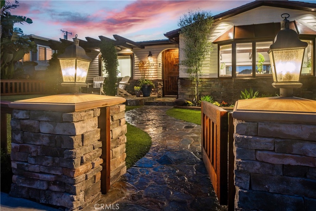 1029 E Acacia