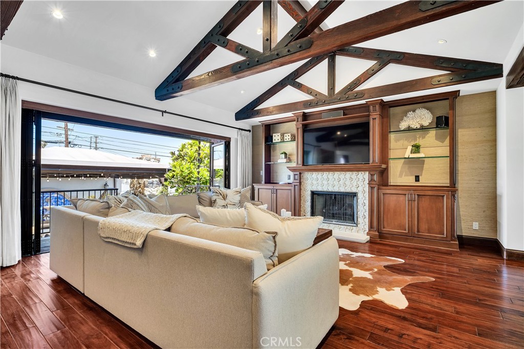 1029 E Acacia