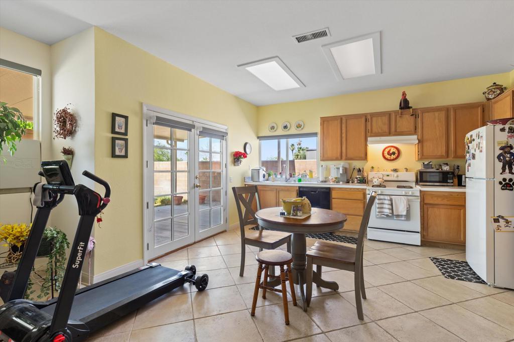 65617 Avenida Cadena