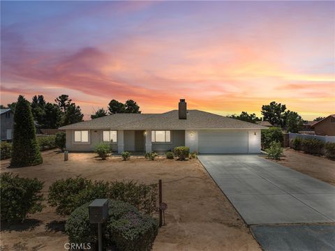 Photo of 22163 Broken Lance Road, Apple Valley, CA 92307 (MLS # HD26026059)