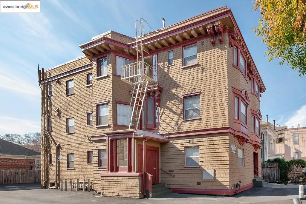 PILL HILL - Residential Lease