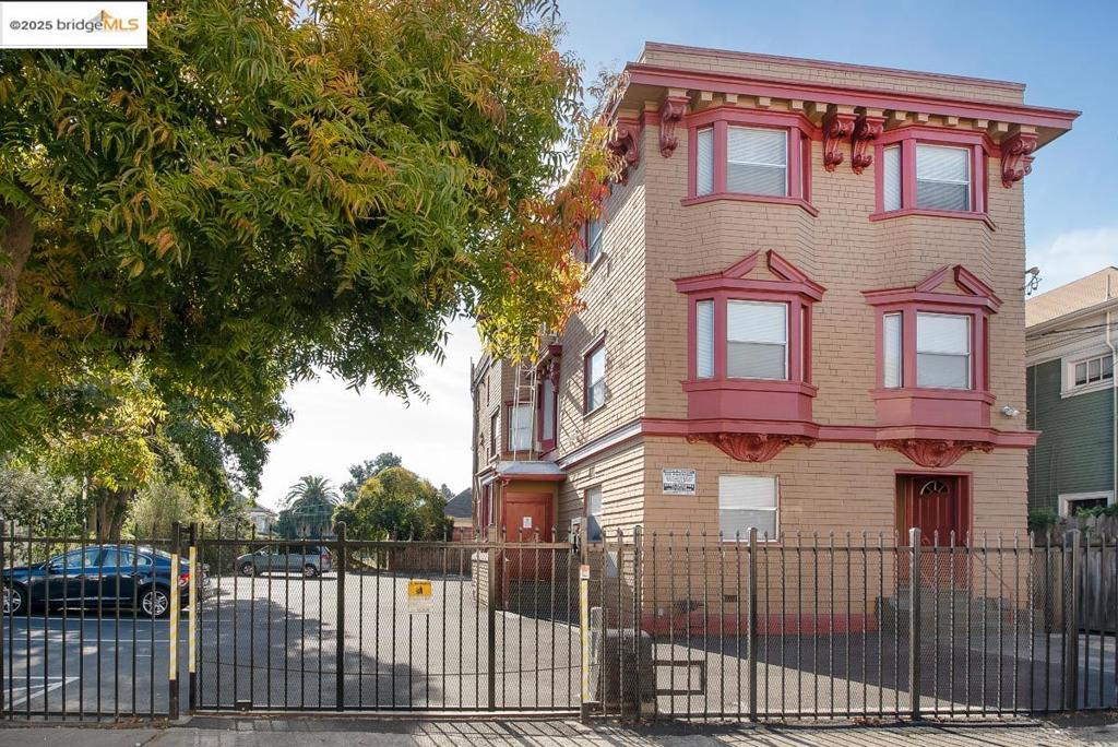PILL HILL - Residential Lease