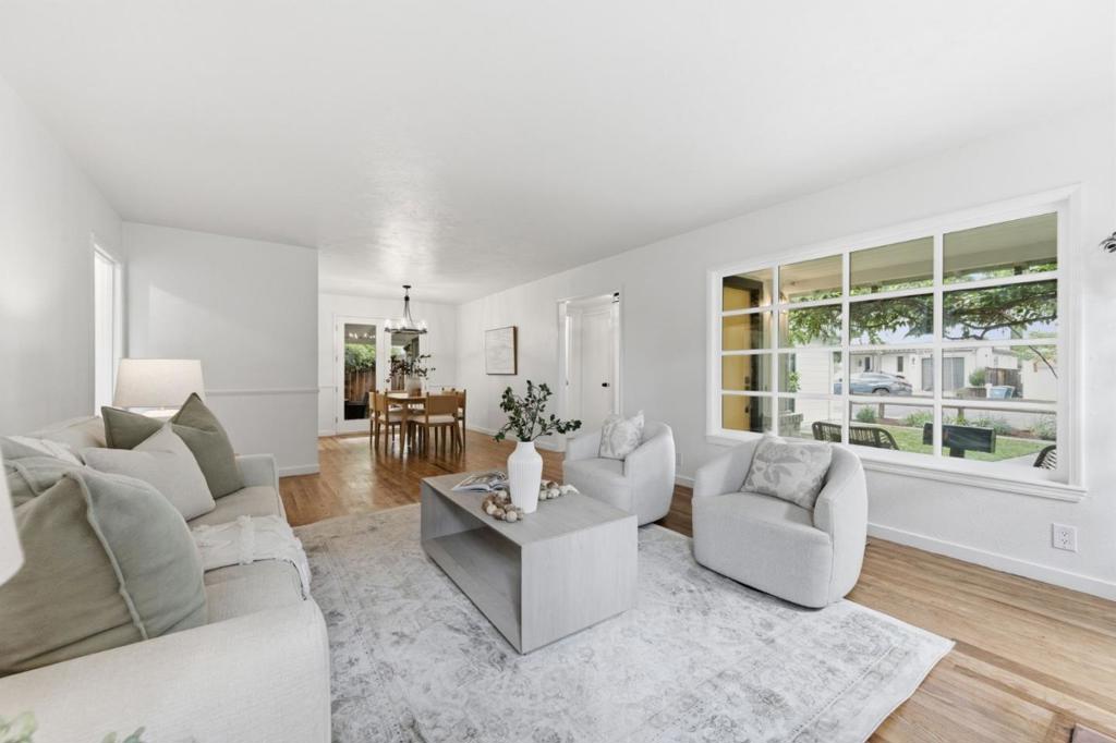 884 Cordilleras Avenue