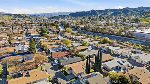 Tiny photo for 32015 Quartz Ln, Castaic, CA 91384 (MLS # DW26050140)