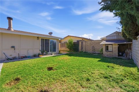 Tiny photo for 32015 Quartz Ln, Castaic, CA 91384 (MLS # DW26050140)