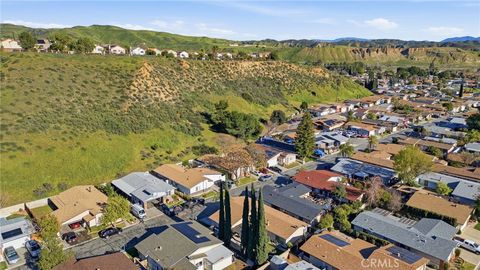 Tiny photo for 32015 Quartz Ln, Castaic, CA 91384 (MLS # DW26050140)