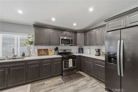 Tiny photo for 32015 Quartz Ln, Castaic, CA 91384 (MLS # DW26050140)