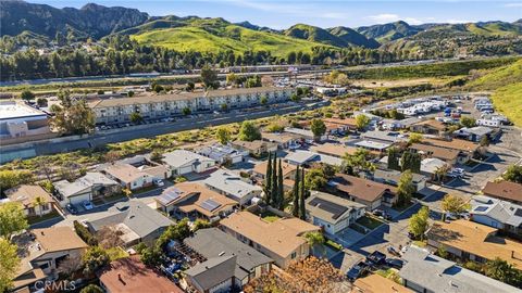 Tiny photo for 32015 Quartz Ln, Castaic, CA 91384 (MLS # DW26050140)