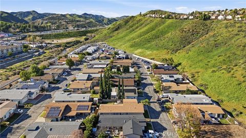 Tiny photo for 32015 Quartz Ln, Castaic, CA 91384 (MLS # DW26050140)