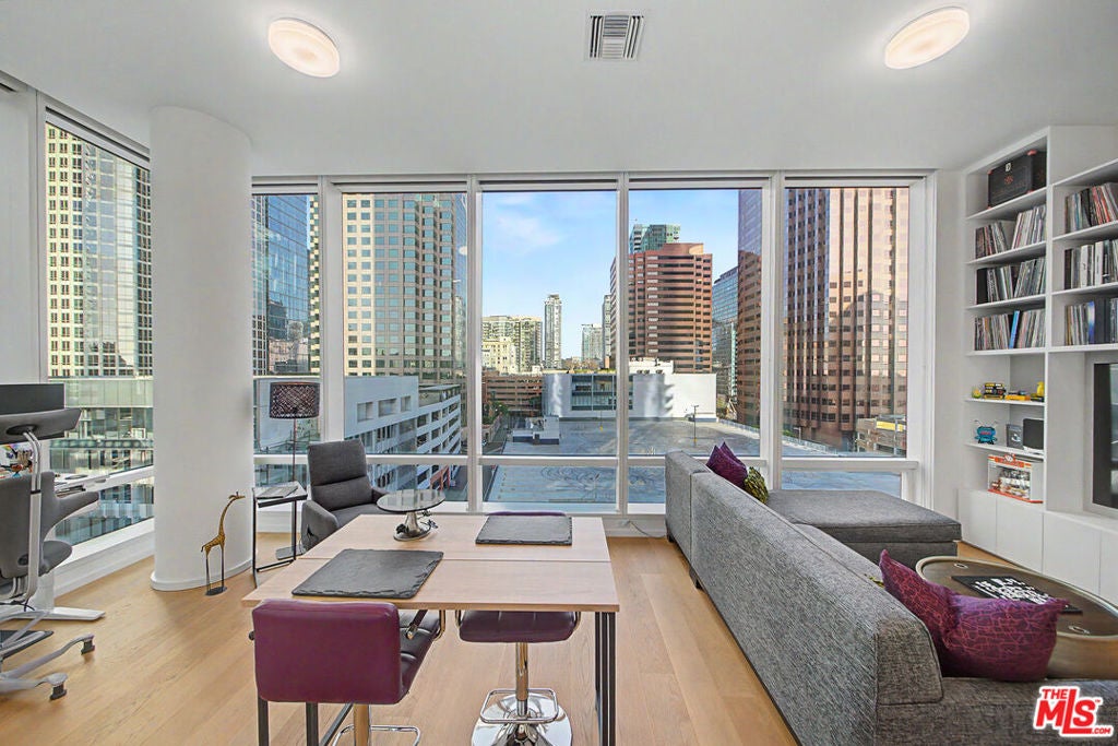 877 Francisco Street 806