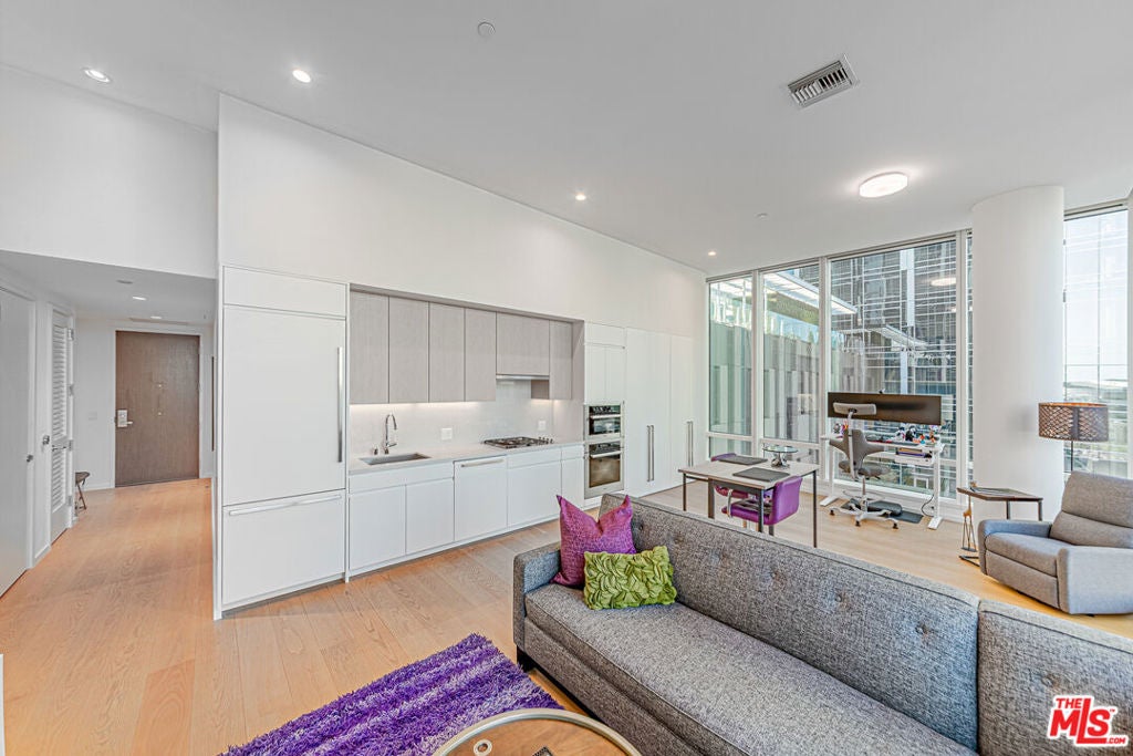 877 Francisco Street 806