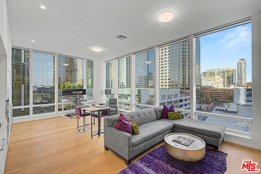 877 Francisco Street 806