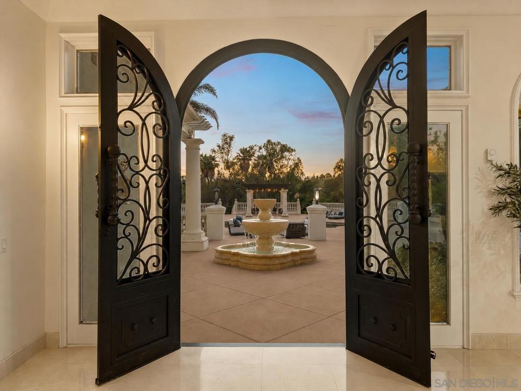 6998 Rancho La Cima Dr