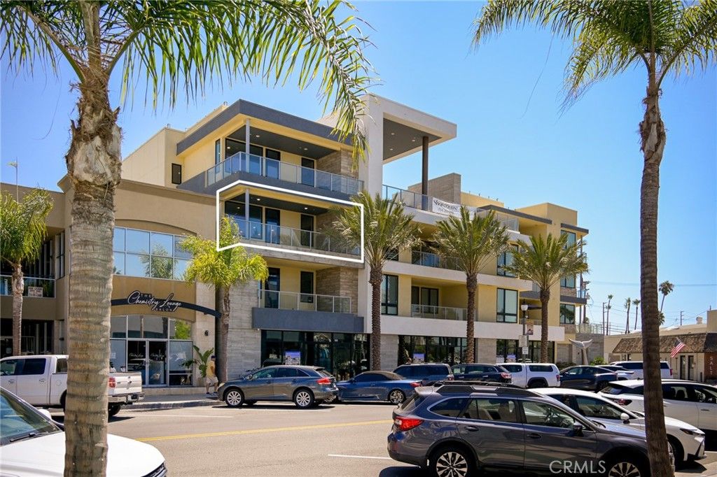Photo of 414 Main Street #330, Huntington Beach, CA 92648 (MLS # OC25199384)