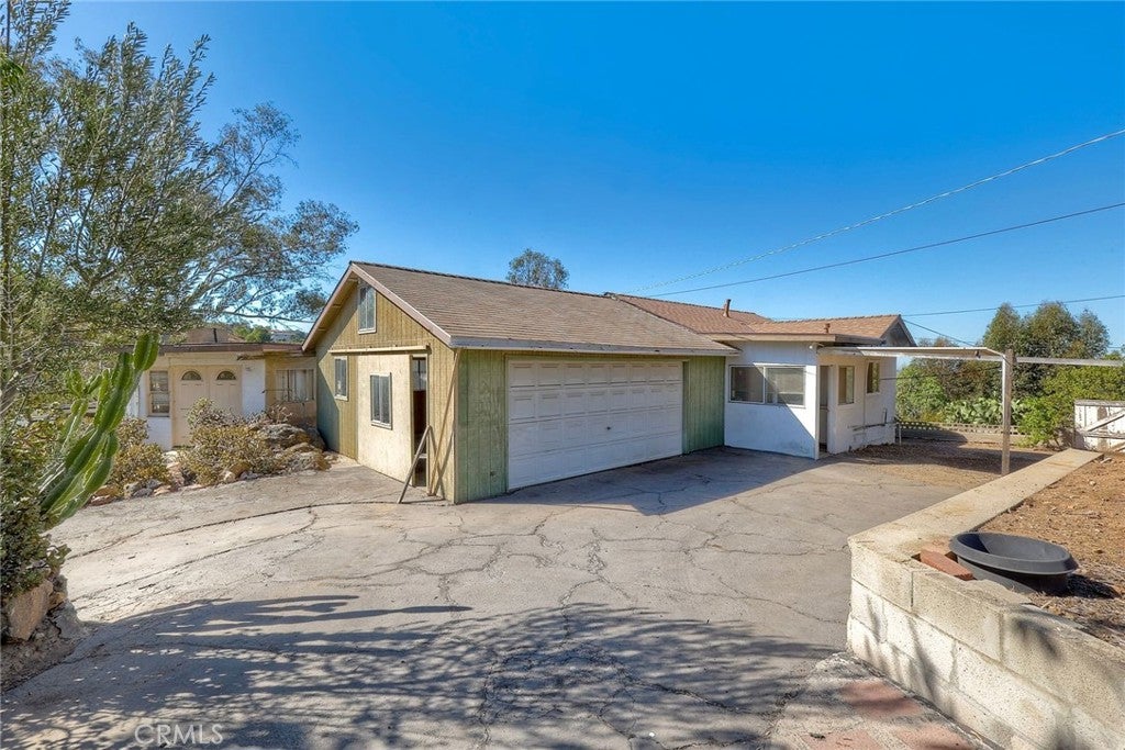 9377 Crest DR