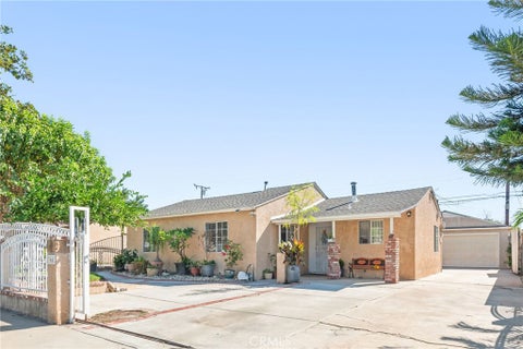 Photo of 344 E Roland ST, Azusa, CA 91702 (MLS # TR26232055)