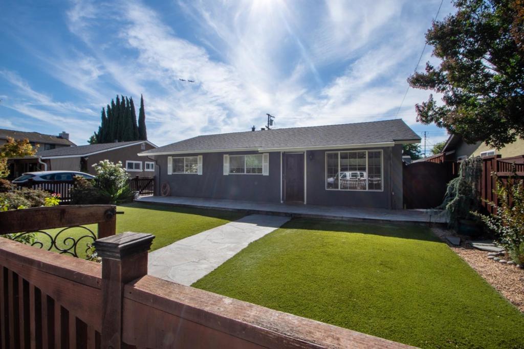 3885 Maui Drive