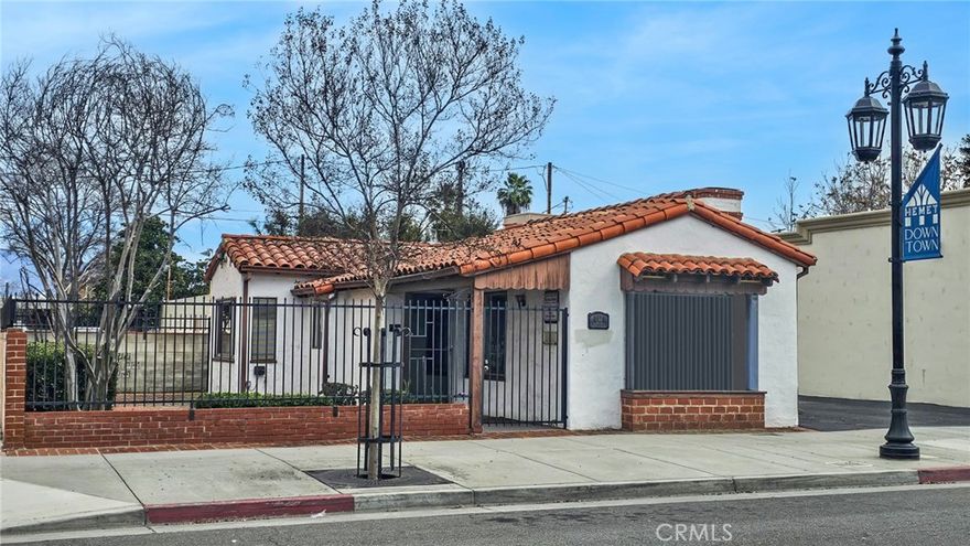 Great business opportunity! Nice single story building in a strategic location of historic area of downtown. Close to City Hall and transportation. Perfect for Law Office, accountant, real estate, dental office, management company and other professional use. Also good for flower shop, bookstore, locksmith, live/work, computer store, barber shop, beauty salon&nail, coffee shop, pharmacy, bakery store, cake shop, restaurant, etc... There is a receptionist area, storage room and one restroom. Large parking lot in the back, plenty of parking spaces.