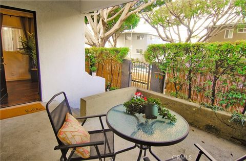 Photo of 826 Michigan Avenue, Santa Monica, CA 90404 (MLS # SB26033937)