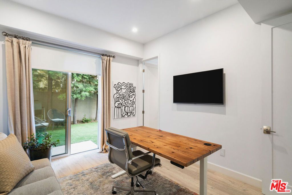 listing image 130729279775543358954