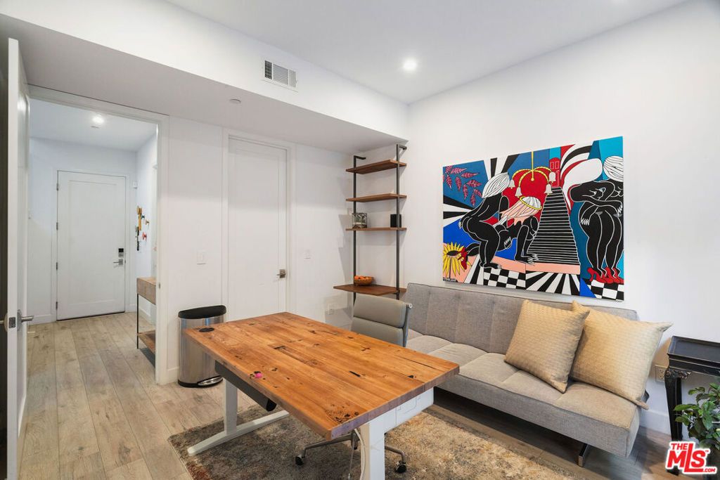 listing image 130728282854286437951
