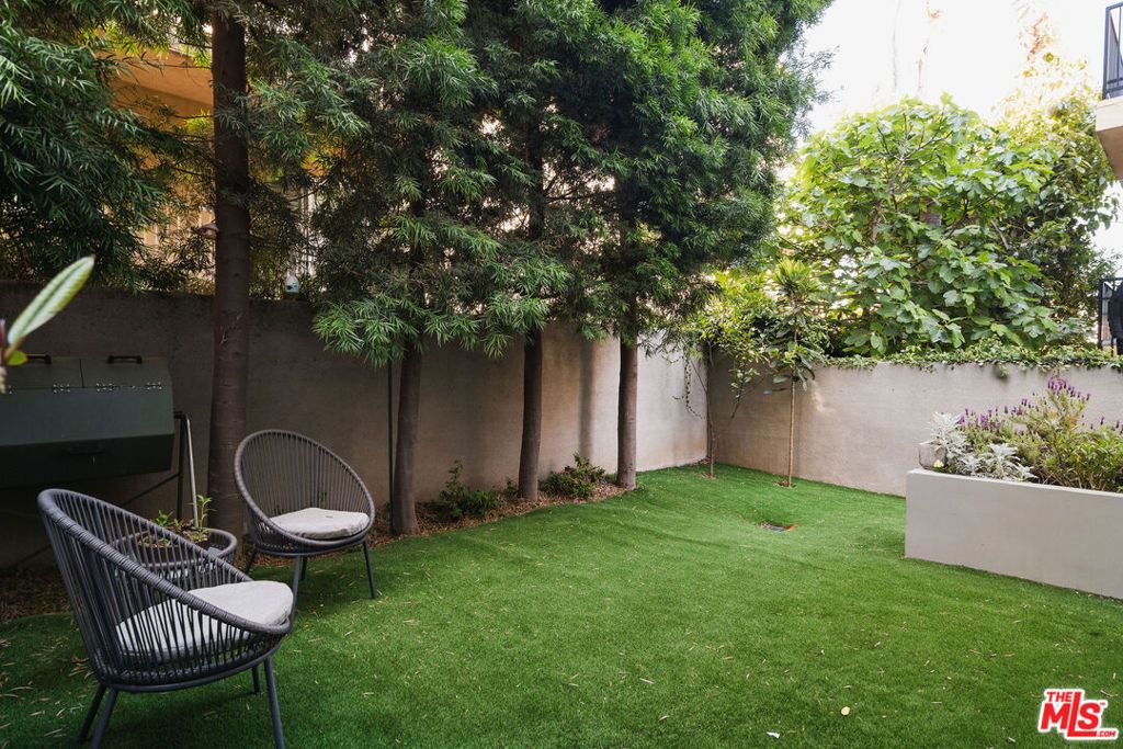 listing image 130729376025628832711