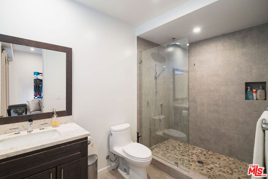 listing image 130724714840558775228