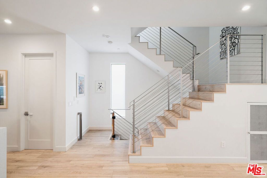 listing image 130726943141042496621