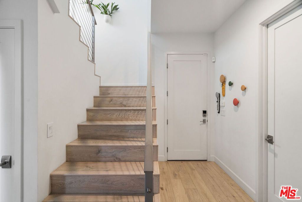 listing image 130729559627956584315