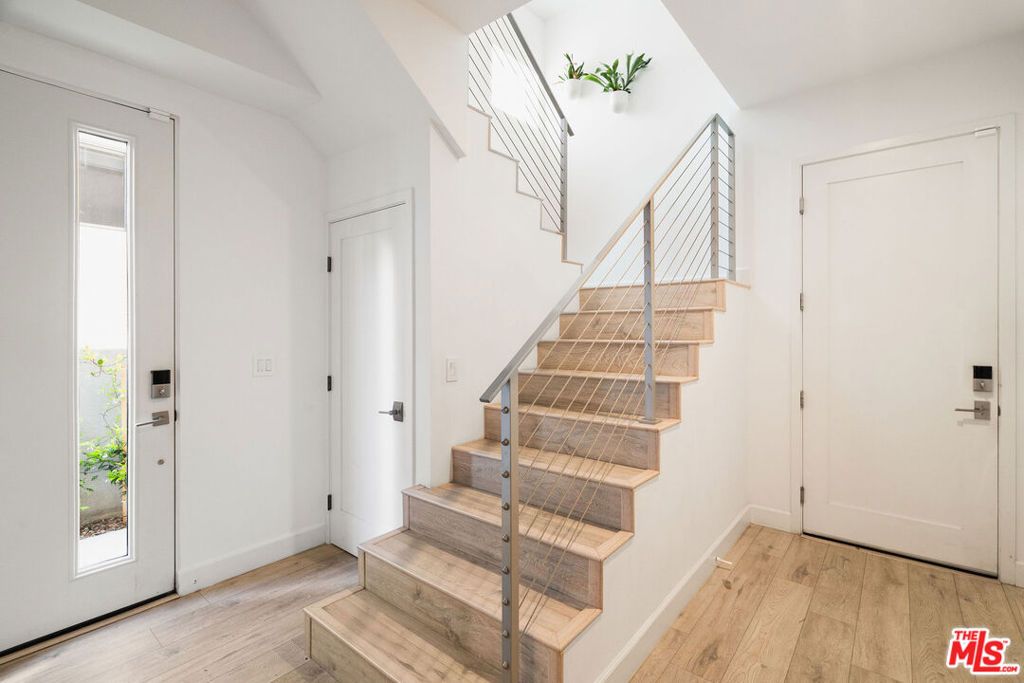 listing image 130723591032096494693