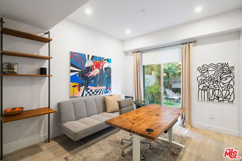 listing image 130721628239943553818