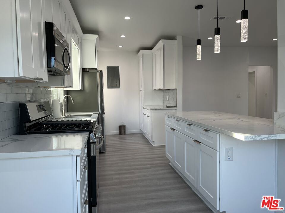 Properties 4 3021 Wellington Road