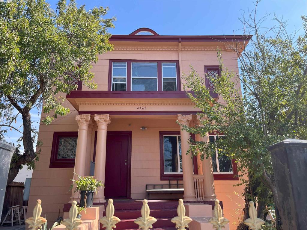 Welcome to this unique Fourplex, with three units currently vacant and one unit rented. The property consists of one 2-bedroom unit and three 1-bedroom units. This Clinton Fourplex presents an exceptional opportunity—ideal for both owner-occupants looking to offset mortgage expenses with rental income, and for investors seeking strong rental potential. Situated on a large lot of approximately 7,500 sq. ft., the property features a backyard with four dedicated parking spaces—one for each unit. Recent upgrades include a new roof and fresh exterior paint. Conveniently located with easy access to Lake Merritt, local restaurants, shops, parks, and major freeways including I-580 and I-880.
