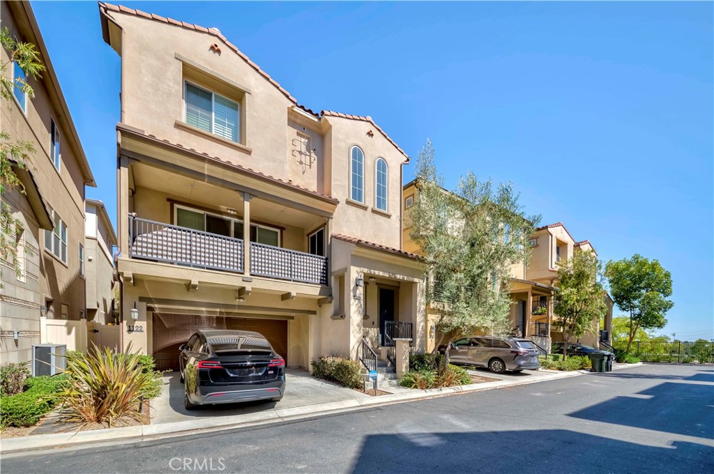 1122 Gardiner Lane