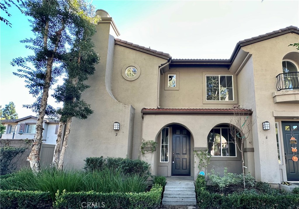 Fantastic three-bedroom, two-and-a-half-bath condo located in the highly desirable Northpark community of Irvine. This home offers a prime location within the tract and features a spacious outdoor patio—perfect for relaxing or entertaining.
The inviting living and dining area provides an open layout ideal for gatherings. The kitchen offers ample counter space, generous cabinetry for storage, a gas stove, dishwasher, and double sink. Additional highlights include new luxury vinyl flooring throughout, convenient indoor laundry, and a two-car garage with direct access to the home.
Upstairs, you’ll find two spacious secondary bedrooms that share a well-appointed hall bathroom. The primary suite features an en suite bath with dual vanities and a soaking tub with a shower.
Enjoy resort-style Northpark amenities including pools, clubhouse, parks, and play areas. Zoned for award-winning Beckman High School and conveniently located near The Marketplace shopping center, the 5 Freeway, and 241 Toll Road.