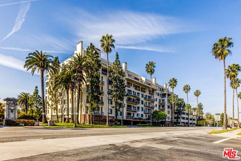 Photo of 4460 Wilshire Boulevard #603, Los Angeles, CA 90010 (MLS # 26666841)