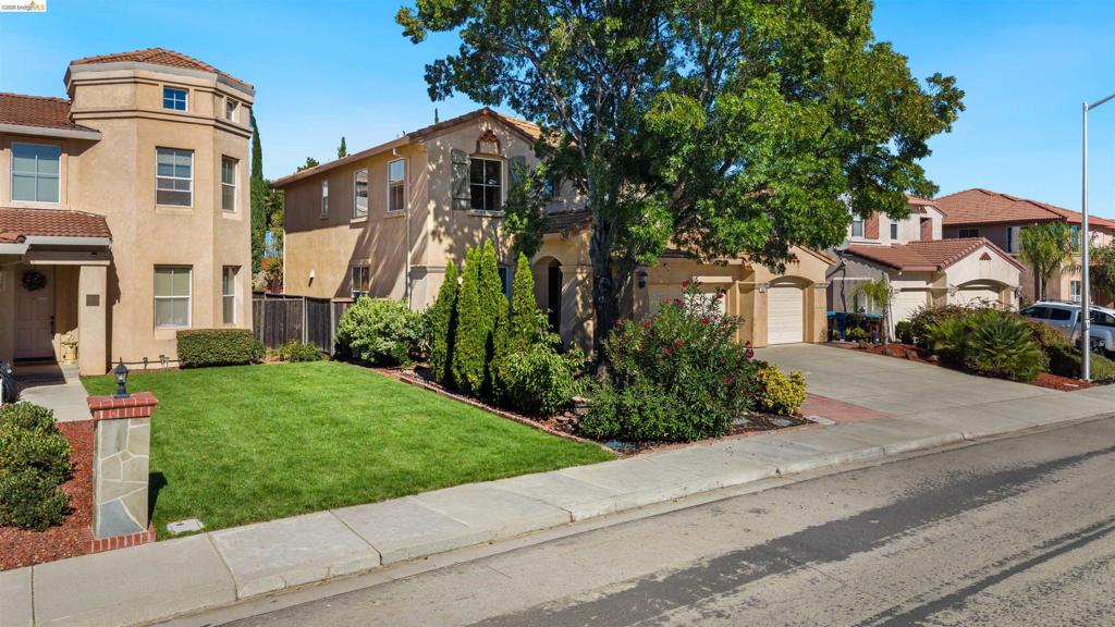 Photo of 1842 Sanger Peak Way WAY, Antioch, CA 94531 (MLS # 41142224)
