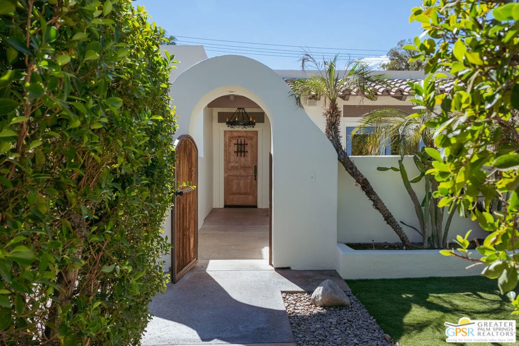 103 W Camino Encanto