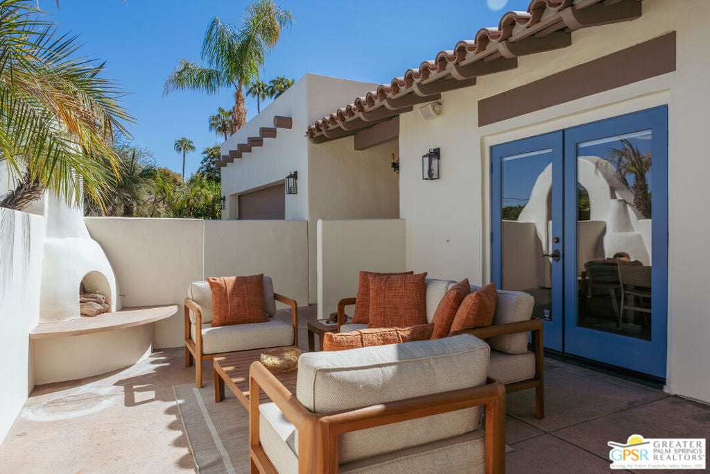 103 W Camino Encanto