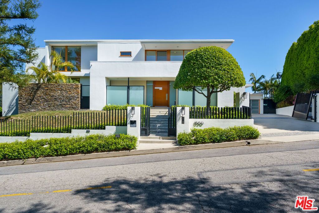 Photo of 1530 Bel Air Road, Los Angeles, CA 90077 (MLS # 26667233)