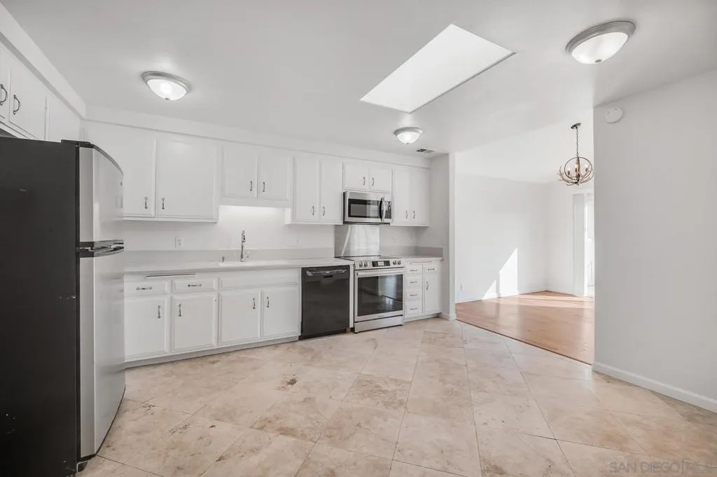 Solana Beach, California 92075, United States, 2 Bedrooms Bedrooms, ,2 BathroomsBathrooms,Residential,Active,195442