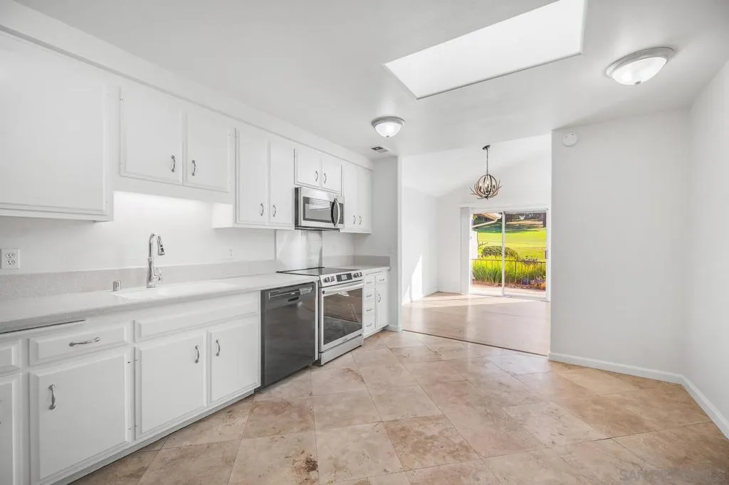 Solana Beach, California 92075, United States, 2 Bedrooms Bedrooms, ,2 BathroomsBathrooms,Residential,Active,195442