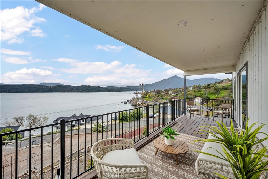 11911 Lakeshore Drive