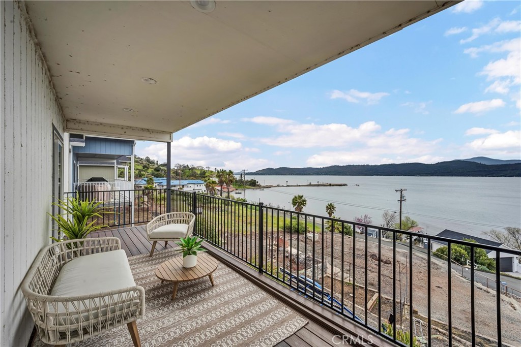 11911 Lakeshore Drive