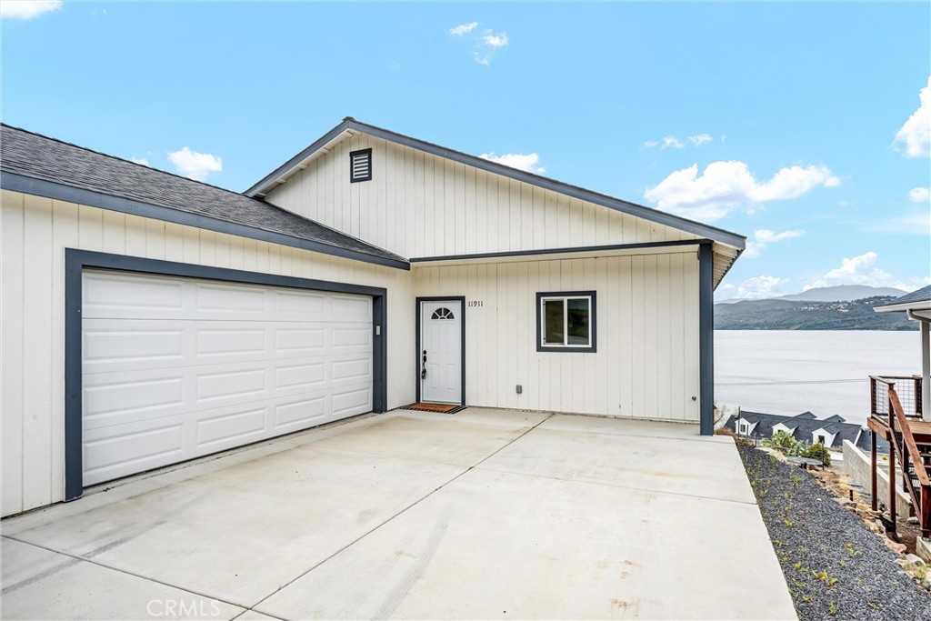 11911 Lakeshore Drive