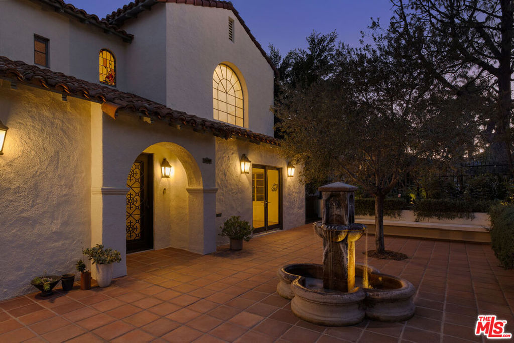 4426 Cromwell Avenue